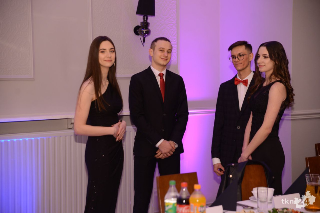 WIDEO: Studniówka koneckiego II LO. To największy bal w regionie!