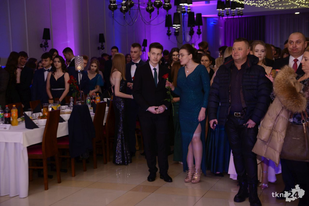 WIDEO: Studniówka koneckiego II LO. To największy bal w regionie!