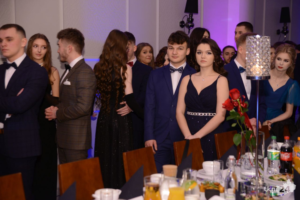 WIDEO: Studniówka koneckiego II LO. To największy bal w regionie!