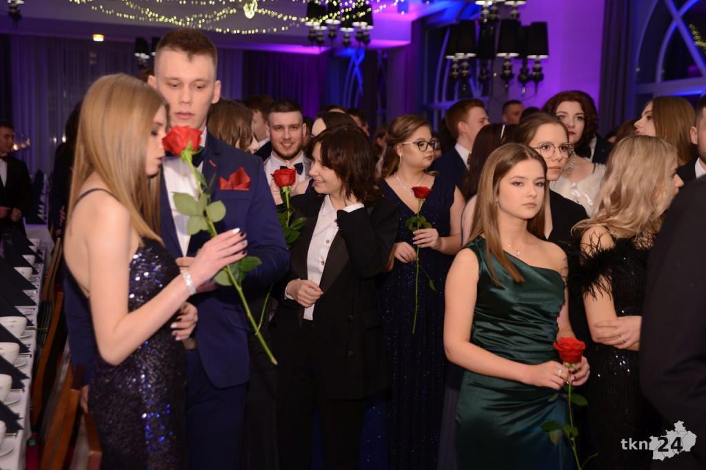 WIDEO: Studniówka koneckiego II LO. To największy bal w regionie!