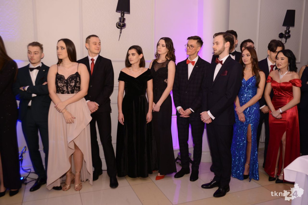 WIDEO: Studniówka koneckiego II LO. To największy bal w regionie!