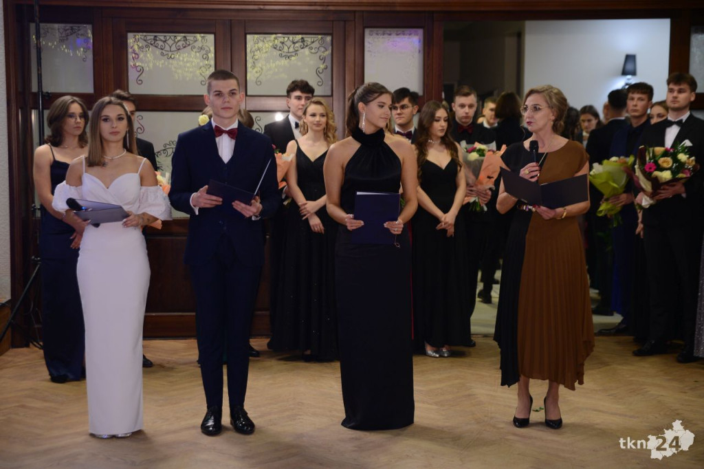 WIDEO: Studniówka koneckiego II LO. To największy bal w regionie!