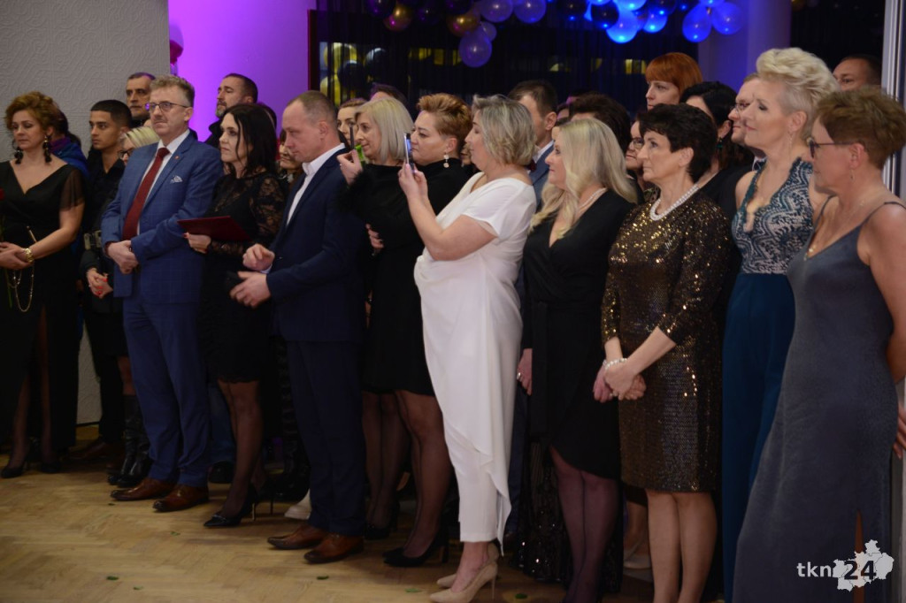 WIDEO: Studniówka koneckiego II LO. To największy bal w regionie!