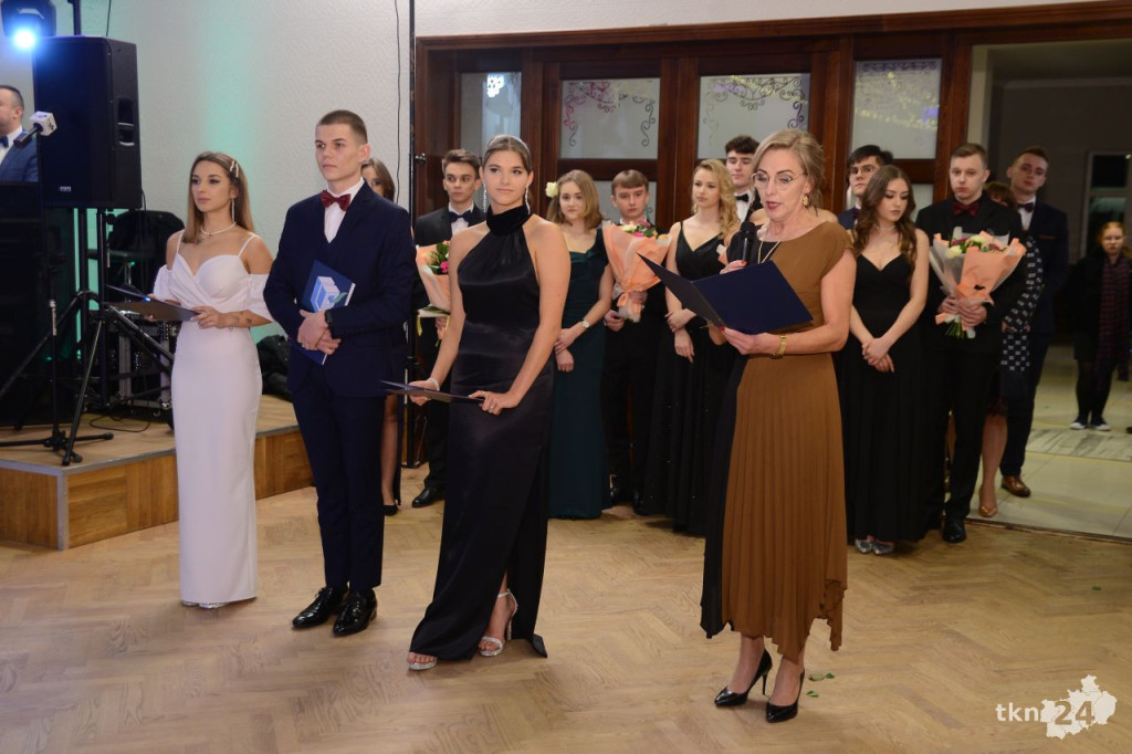 WIDEO: Studniówka koneckiego II LO. To największy bal w regionie!