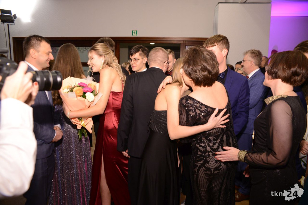 WIDEO: Studniówka koneckiego II LO. To największy bal w regionie!