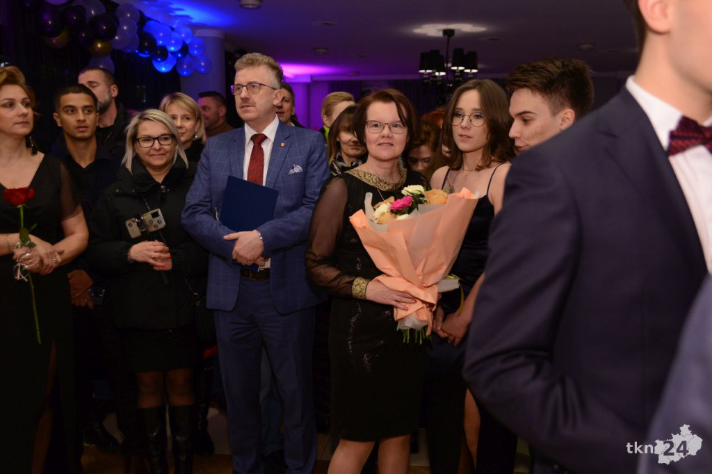 WIDEO: Studniówka koneckiego II LO. To największy bal w regionie!