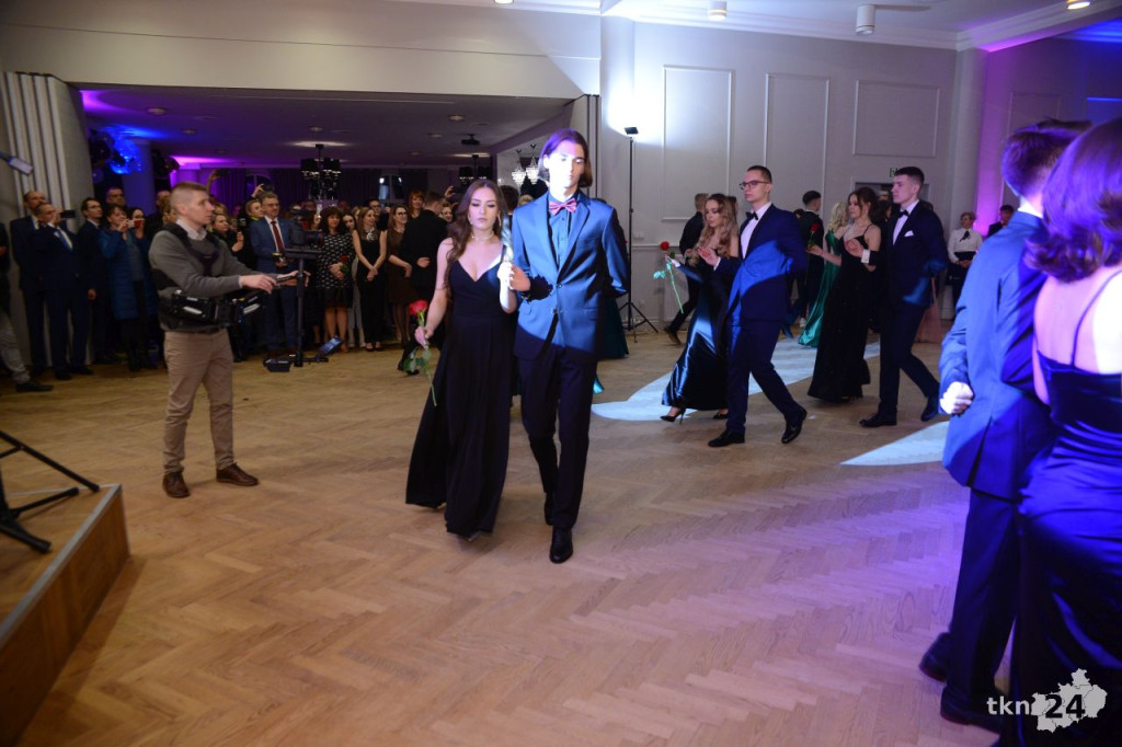 WIDEO: Studniówka koneckiego II LO. To największy bal w regionie!