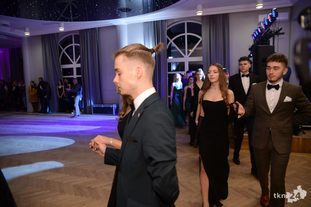 WIDEO: Studniówka koneckiego II LO. To największy bal w regionie!