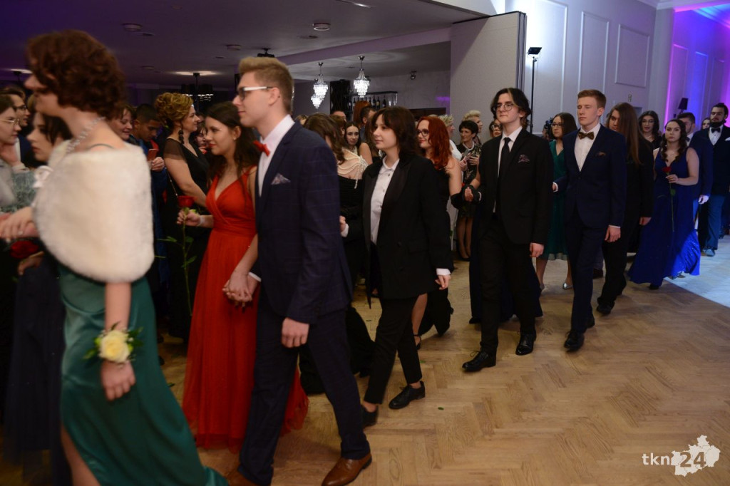 WIDEO: Studniówka koneckiego II LO. To największy bal w regionie!