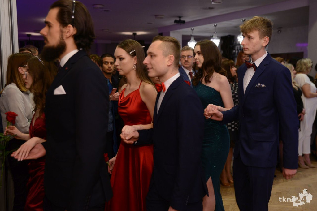 WIDEO: Studniówka koneckiego II LO. To największy bal w regionie!