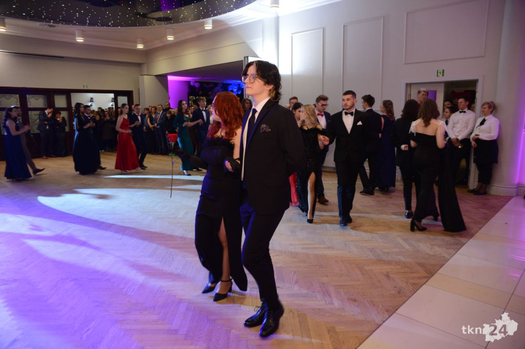 WIDEO: Studniówka koneckiego II LO. To największy bal w regionie!