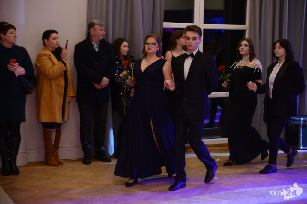 WIDEO: Studniówka koneckiego II LO. To największy bal w regionie!