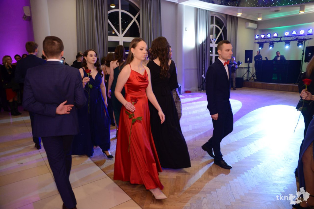 WIDEO: Studniówka koneckiego II LO. To największy bal w regionie!