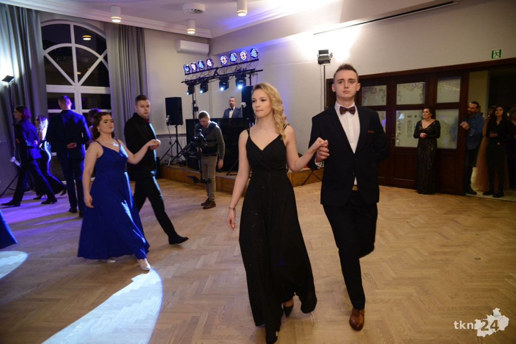 WIDEO: Studniówka koneckiego II LO. To największy bal w regionie!
