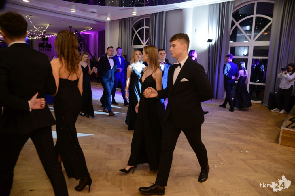 WIDEO: Studniówka koneckiego II LO. To największy bal w regionie!