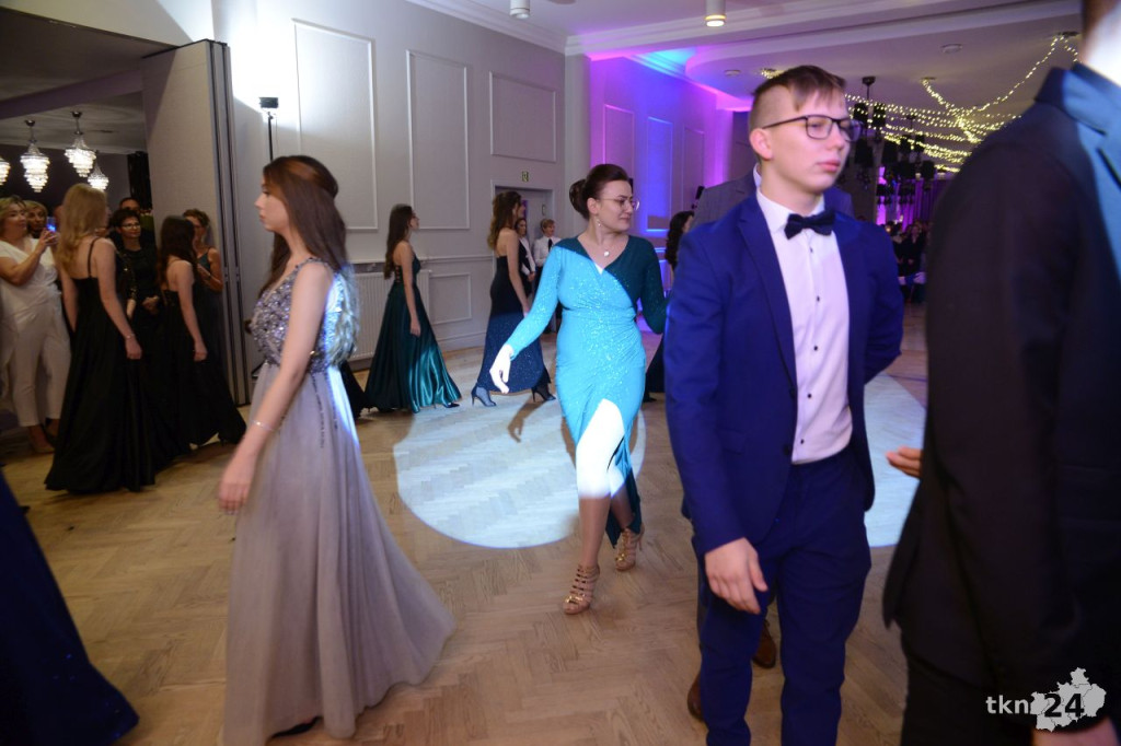 WIDEO: Studniówka koneckiego II LO. To największy bal w regionie!