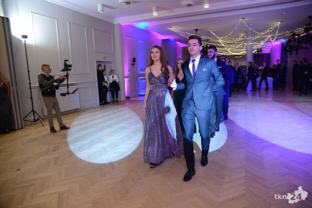 WIDEO: Studniówka koneckiego II LO. To największy bal w regionie!
