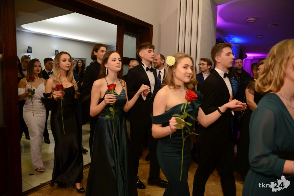 WIDEO: Studniówka koneckiego II LO. To największy bal w regionie!