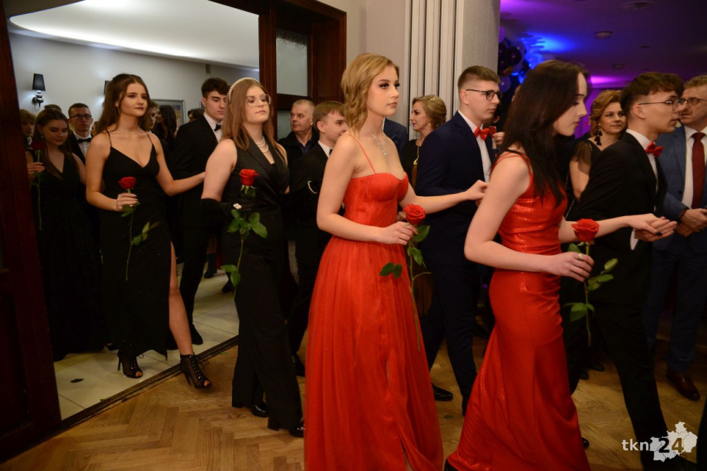 WIDEO: Studniówka koneckiego II LO. To największy bal w regionie!