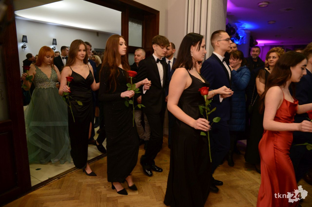 WIDEO: Studniówka koneckiego II LO. To największy bal w regionie!