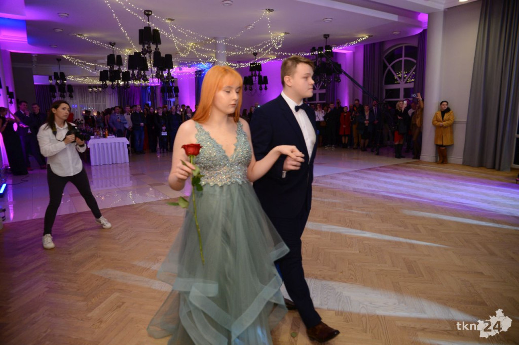 WIDEO: Studniówka koneckiego II LO. To największy bal w regionie!
