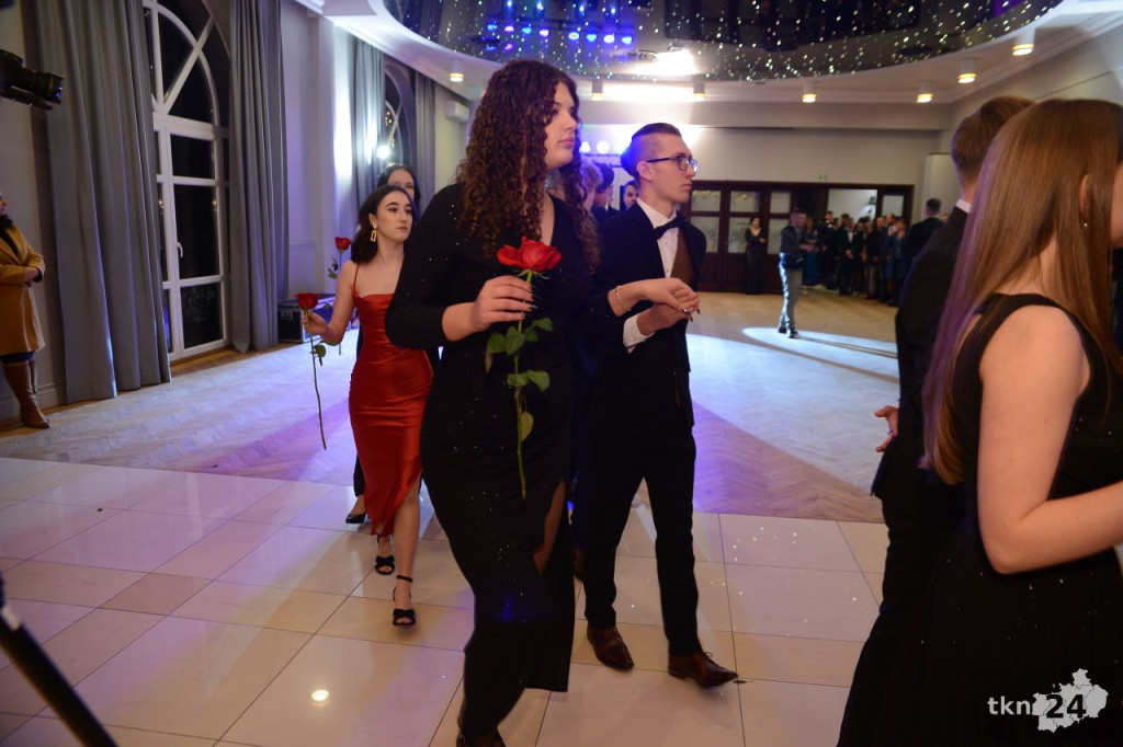 WIDEO: Studniówka koneckiego II LO. To największy bal w regionie!