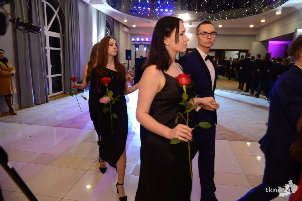 WIDEO: Studniówka koneckiego II LO. To największy bal w regionie!