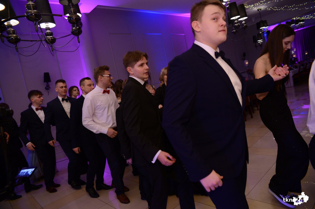 WIDEO: Studniówka koneckiego II LO. To największy bal w regionie!