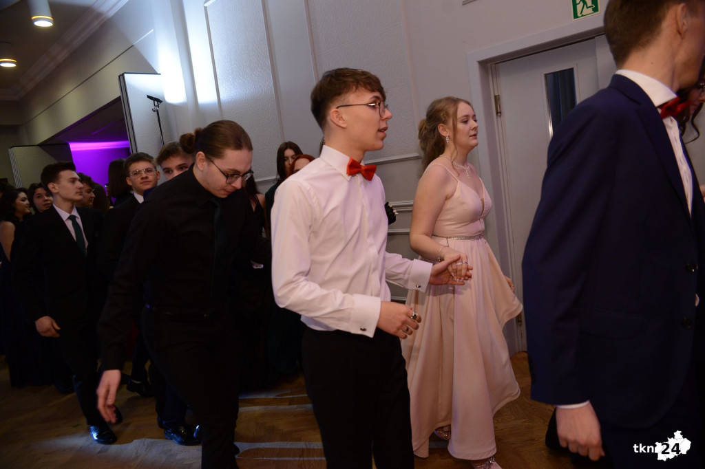 WIDEO: Studniówka koneckiego II LO. To największy bal w regionie!