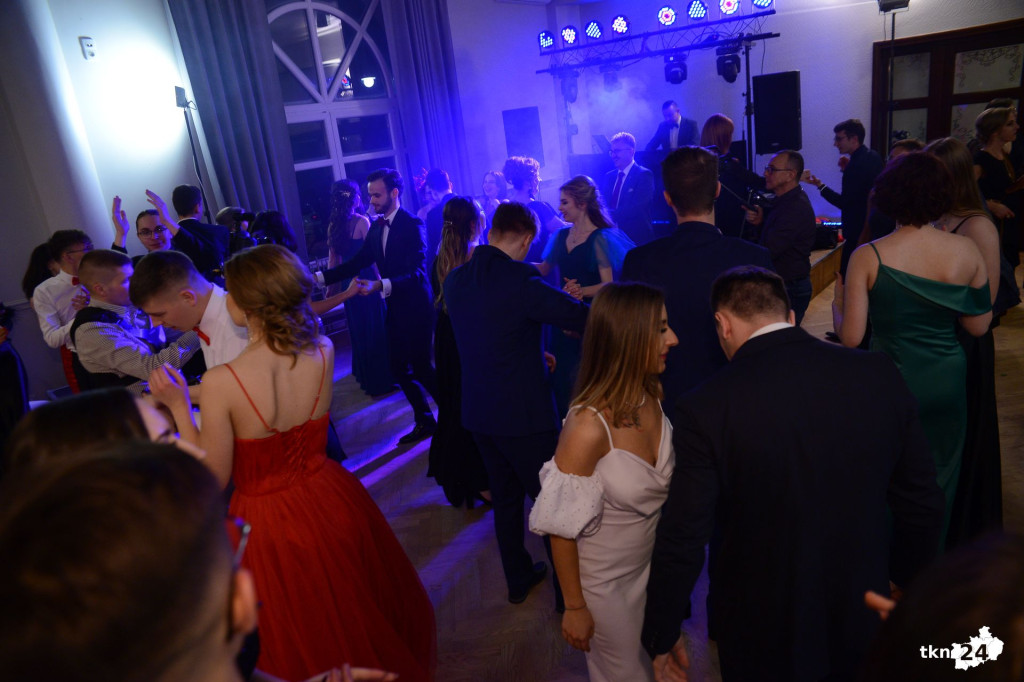 WIDEO: Studniówka koneckiego II LO. To największy bal w regionie!