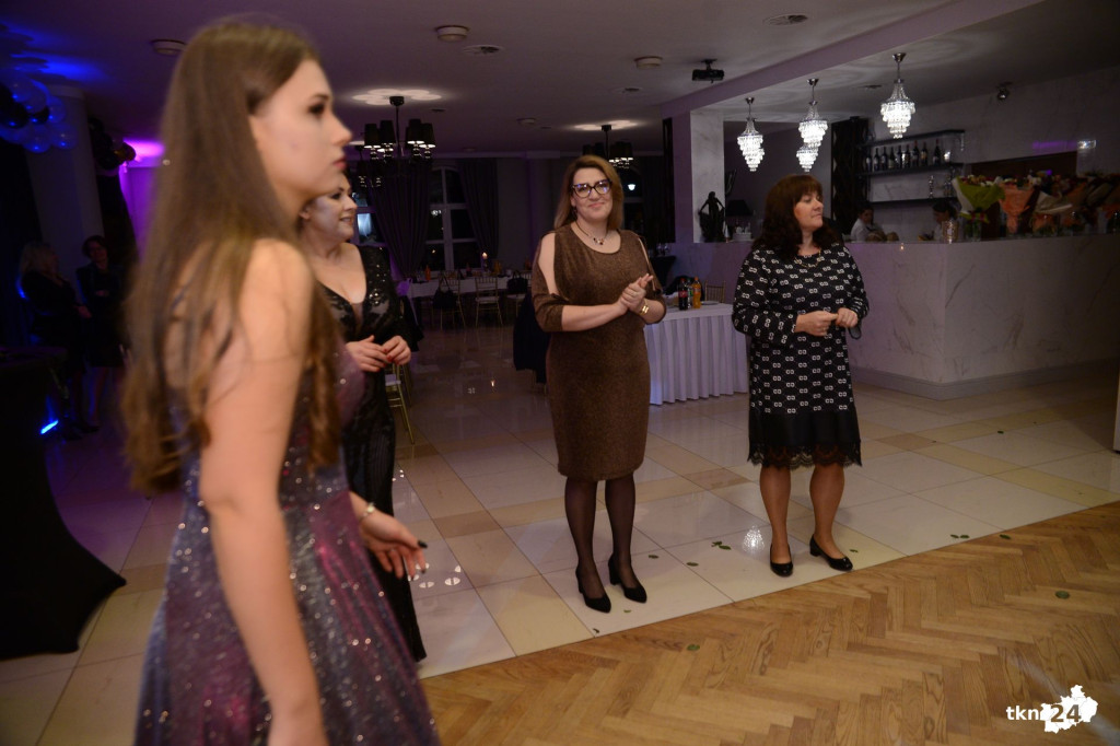 WIDEO: Studniówka koneckiego II LO. To największy bal w regionie!