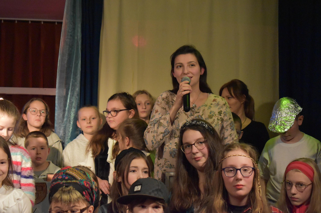Przedstawienie dla babć i dziadków w Gowarczowie [zdjęcia]