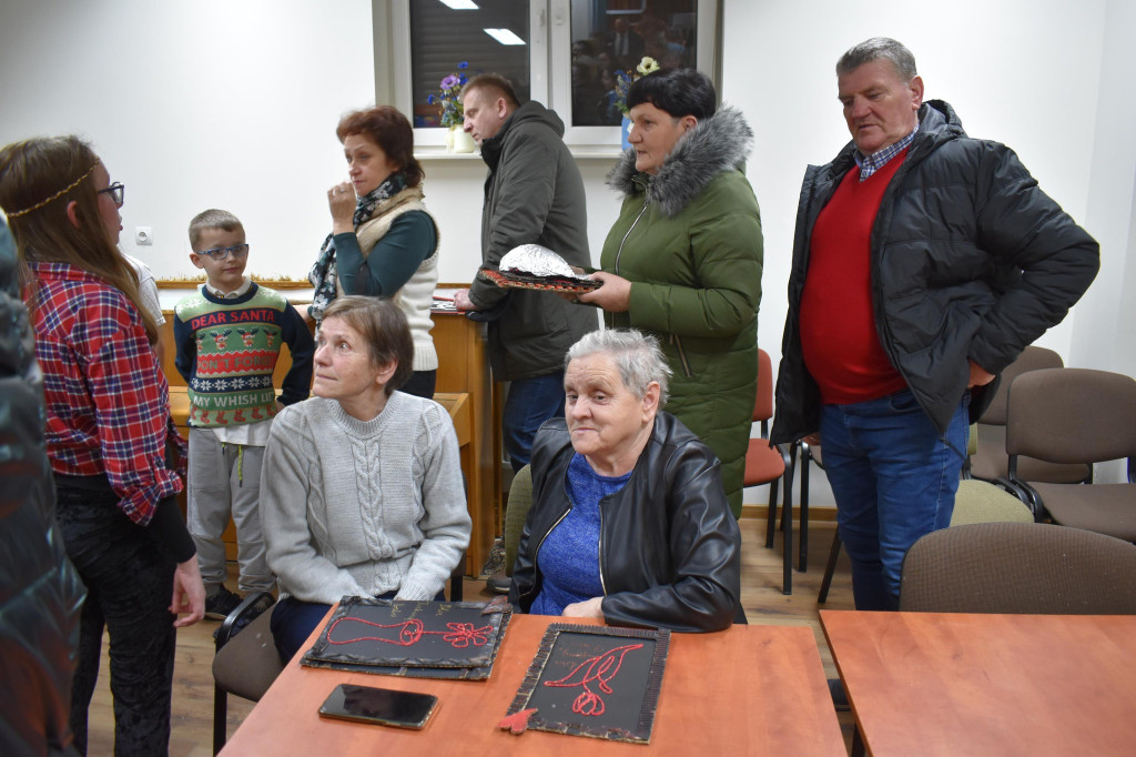 Przedstawienie dla babć i dziadków w Gowarczowie [zdjęcia]