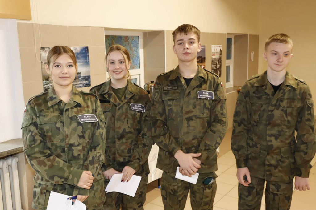 Wielki test sprawnościowy dla uczniów z klas o profilu wojskowym [zdjęcia]