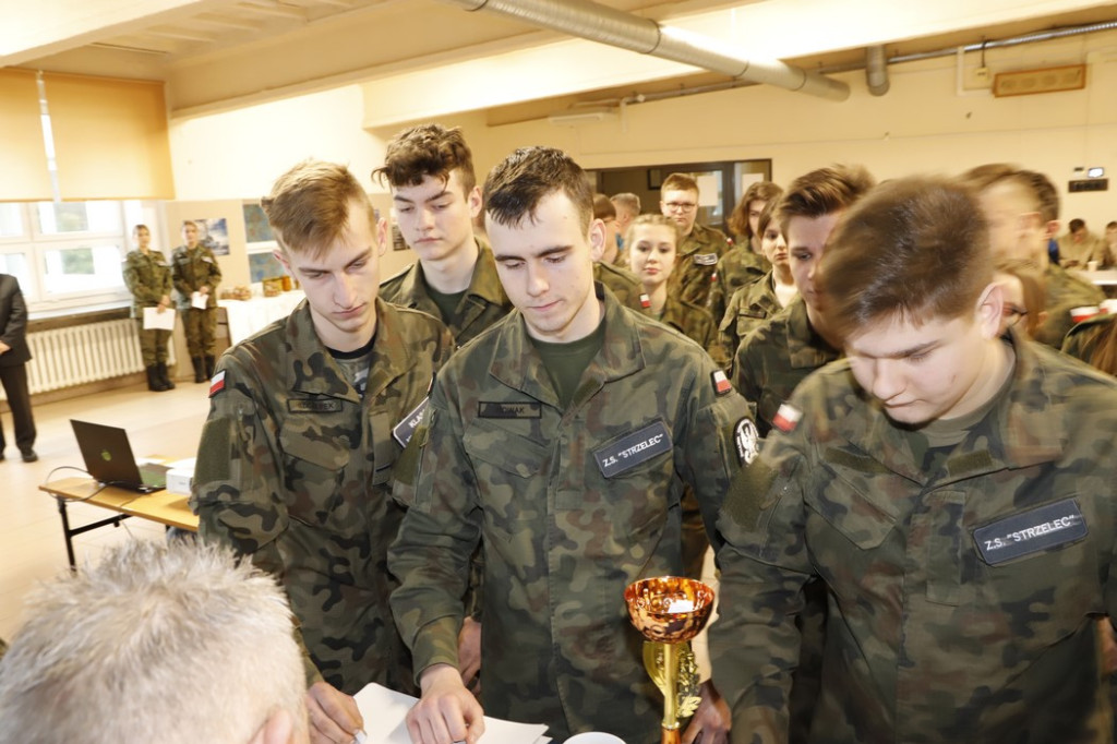 Wielki test sprawnościowy dla uczniów z klas o profilu wojskowym [zdjęcia]