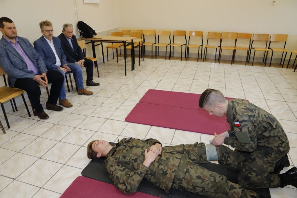 Wielki test sprawnościowy dla uczniów z klas o profilu wojskowym [zdjęcia]