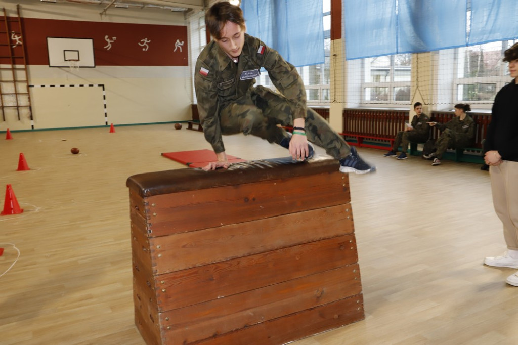 Wielki test sprawnościowy dla uczniów z klas o profilu wojskowym [zdjęcia]
