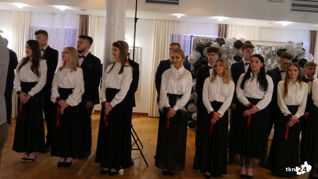 Opoczyńska studniówka w Astorii w Końskich. Była gwiazda disco-polo! [WIDEO, zdjęcia]