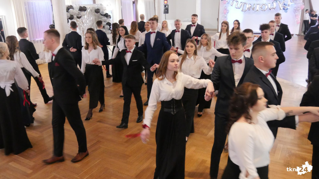 Opoczyńska studniówka w Astorii w Końskich. Była gwiazda disco-polo! [WIDEO, zdjęcia]
