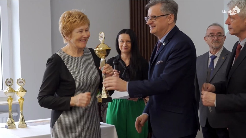 Pasieka w obiektywie. Rozstrzygnięto fotograficzny konkurs [wideo, zdjęcia]