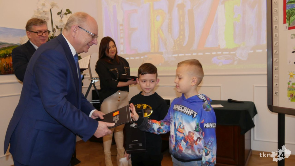 Młodzi plastycy zwrócili uwagę na problem zanieczyszczeń powietrza [wideo, zdjęcia]