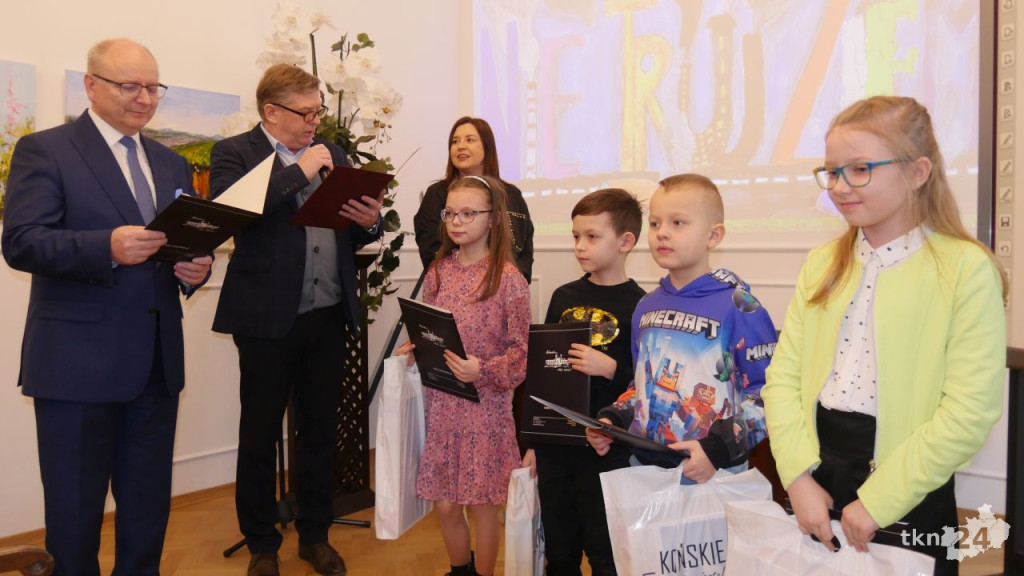 Młodzi plastycy zwrócili uwagę na problem zanieczyszczeń powietrza [wideo, zdjęcia]