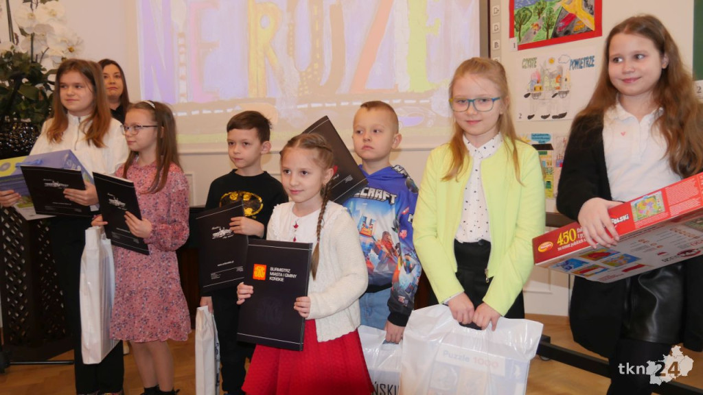 Młodzi plastycy zwrócili uwagę na problem zanieczyszczeń powietrza [wideo, zdjęcia]