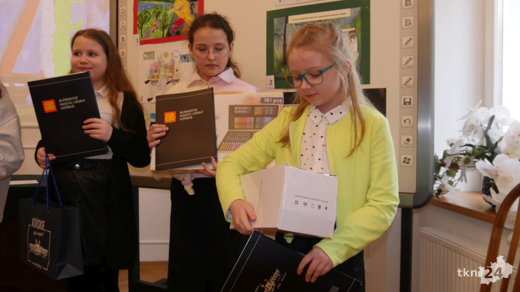 Młodzi plastycy zwrócili uwagę na problem zanieczyszczeń powietrza [wideo, zdjęcia]