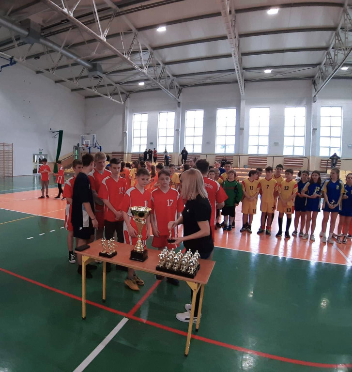 Piłkarskie i koszykarskie zmagania o Puchar Burmistrza Stąporkowa