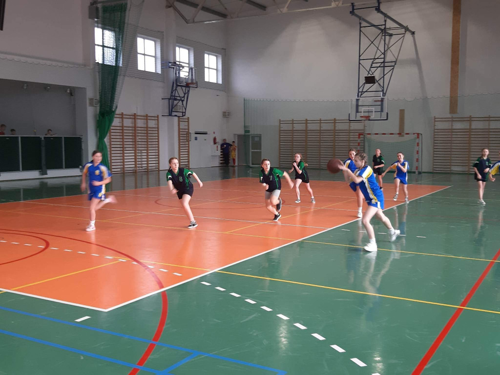 Piłkarskie i koszykarskie zmagania o Puchar Burmistrza Stąporkowa