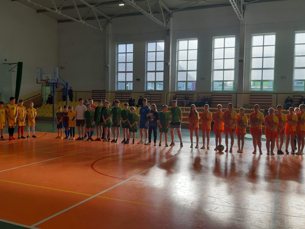 Piłkarskie i koszykarskie zmagania o Puchar Burmistrza Stąporkowa