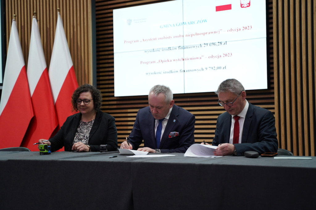 Końskie, Stąporków, Słupia Konecka i Gowarczów z dotacjami
