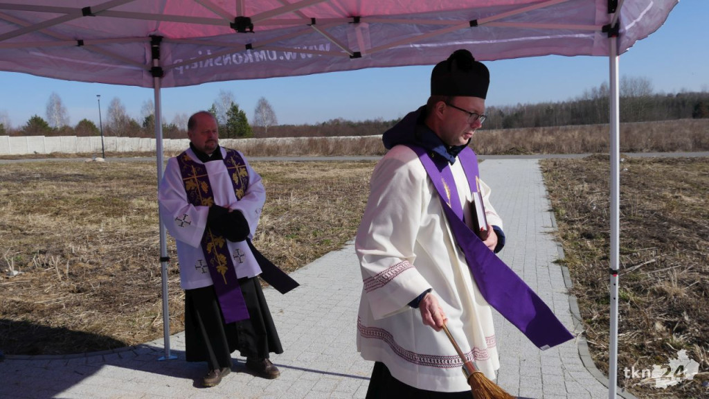 Nowy cmentarz w Końskich już poświęcony! Znamy cennik [wideo, zdjęcia]