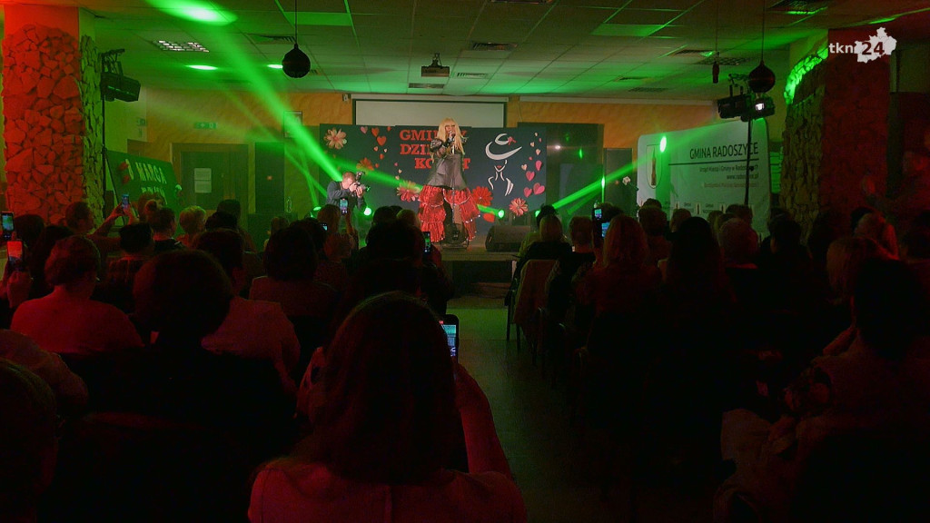 Sobowtór Maryli Rodowicz porwał do zabawy radoszyczanki! [wideo, zdjęcia]